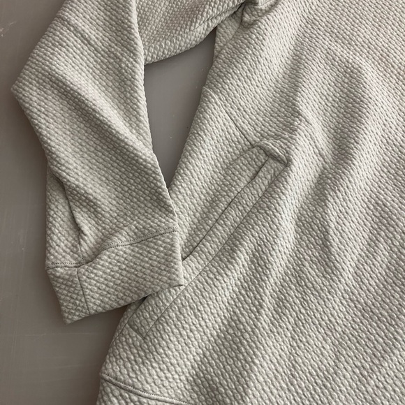 Lululemon Athletica Cream Textured Sweatshirt - Picture 3 of 7